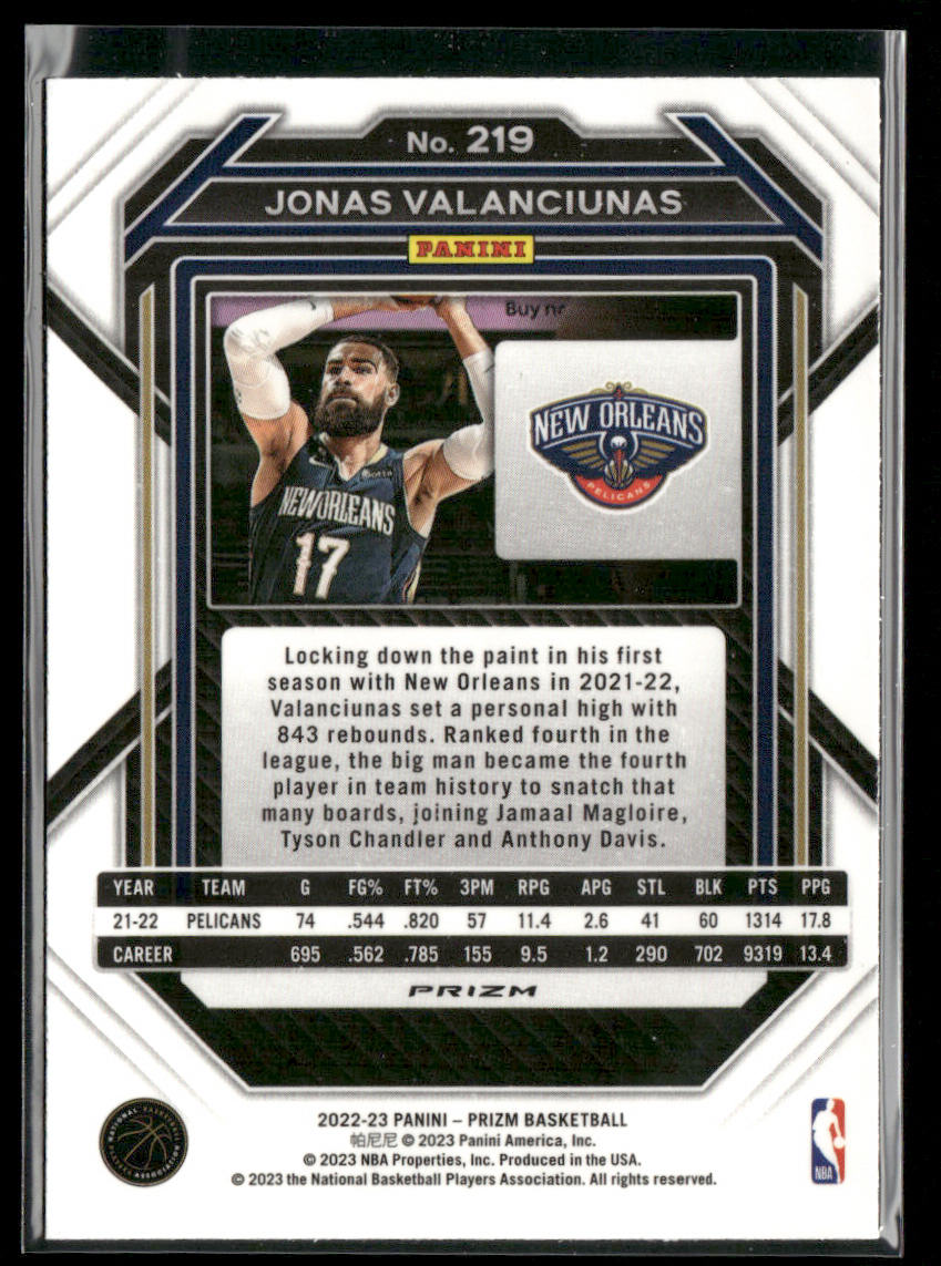 Jonas Valanciunas 2022-23 Panini Prizm Prizms Green Ice #219 Pelicans