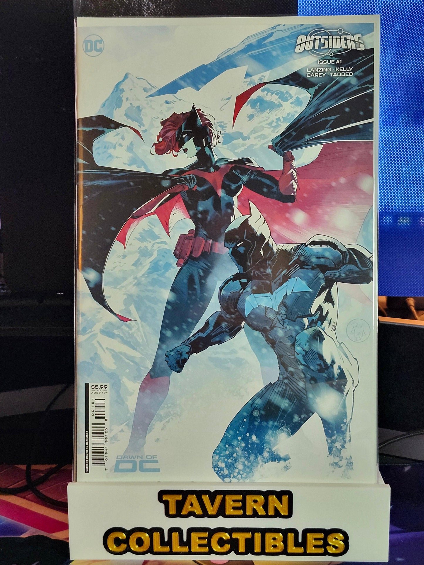 Outsiders [Mora] #1 (2023) | DC Comic Book - Tavern Collectibles